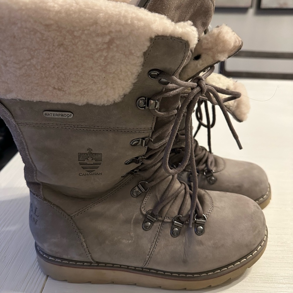 Royal Canadian women's winter boots size 6.5
